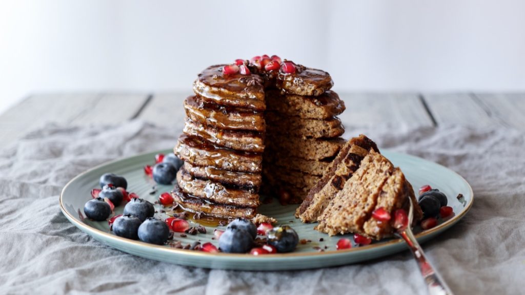 healthy chocolate pancakes, chocolate protein pancakes, banana oat pancakes, healthy pancakes with oats, clean eating chocolate pancakes, gluten-free protein pancakes, high protein breakfast, chocolate pancakes without flour, healthy chocolate breakfast idea, sugar-free pancakes