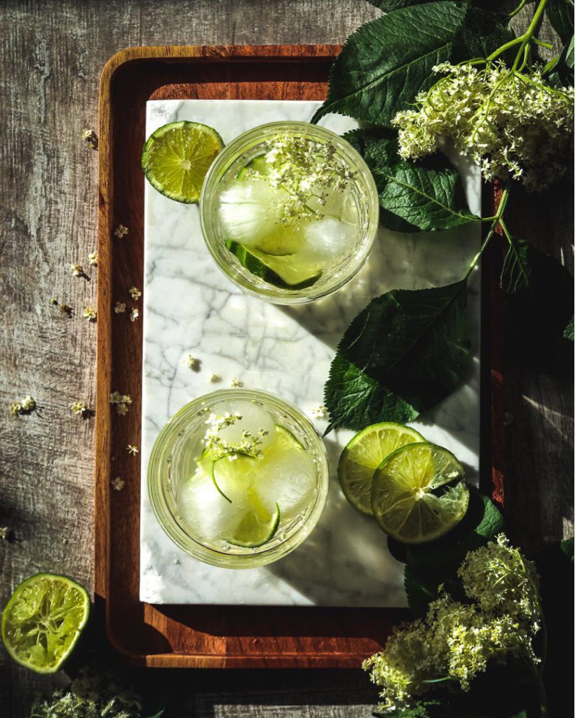 2 drinks on a stone plate