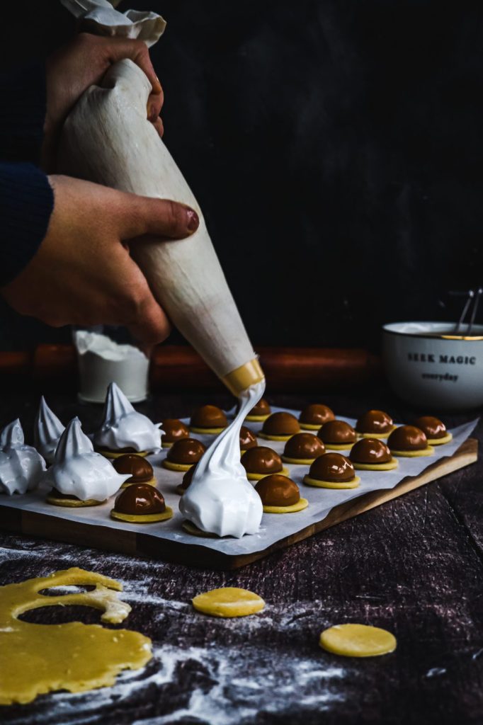 Cookies topped with meringues , easy christmas cookie recipes