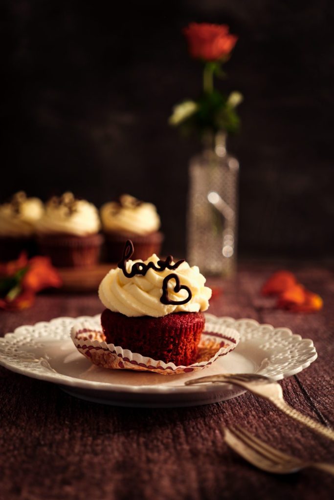 Red Velvet Cupcakes wit White Chocolate Frosting