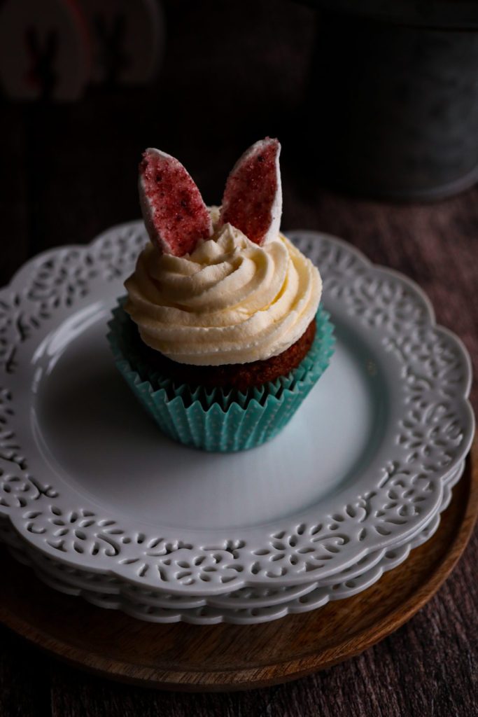 easy recipe for moist and fluffy carrot cake , carrot, pineapple, walnuts, coconut, raisin