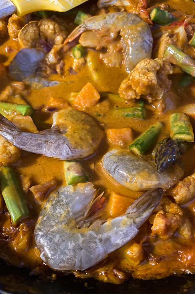 easy curry dish, asparagus, shrimps low carb