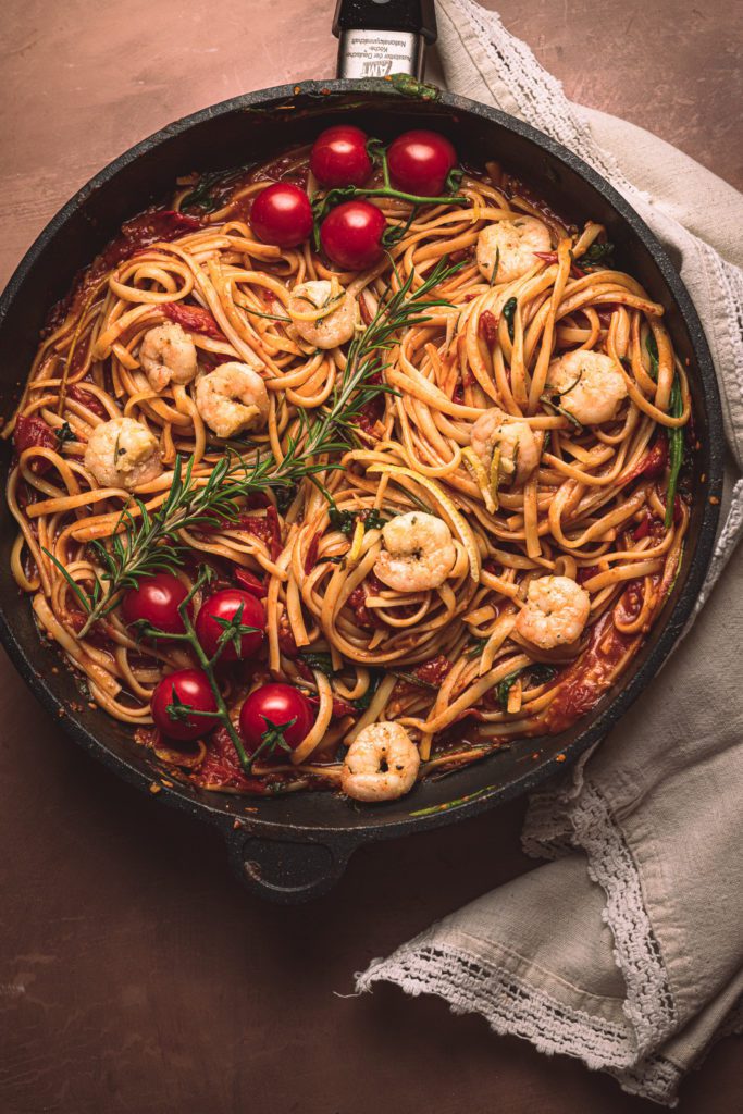 Tomato sauce, pasta recipe, summer recipe, shrimps, cherry tomatoes, rosemary, lemon, dinner recipe, date night 